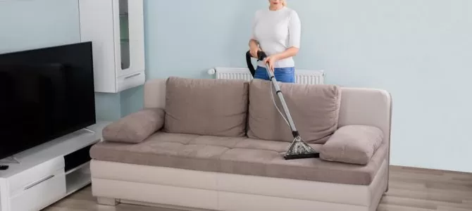 Como limpar sofá suede