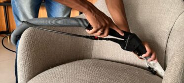 Higienização de sofá Granja Viana: como deixar seu sofá limpo e livre de ácaros